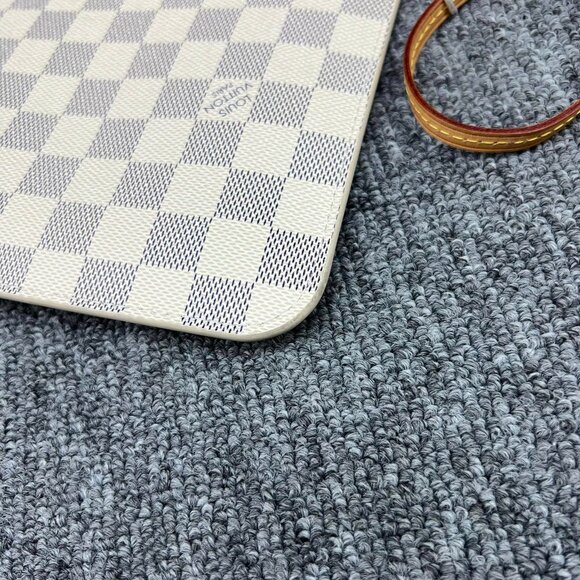 100% Authentic Louis Vuitton Neverfull White Damier Azur Canvas Clutch Bag - Picture 4 of 12